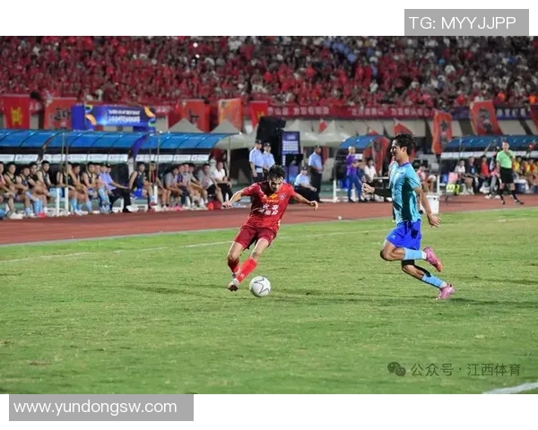 足球明星对决村超赛场精彩纷呈谁能赢得最终荣耀